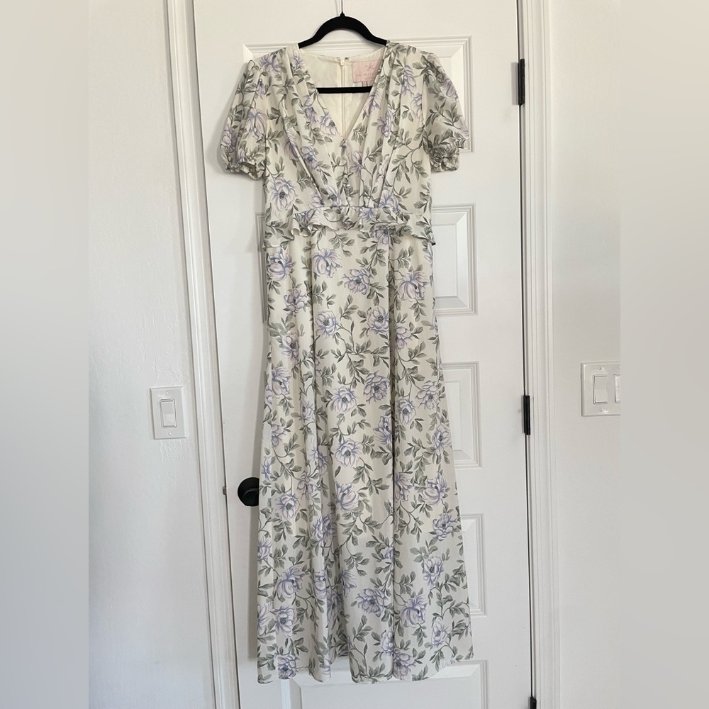 Gal Meets Glam Cassidy Cream Maxi Dress with Lavender Floral Print